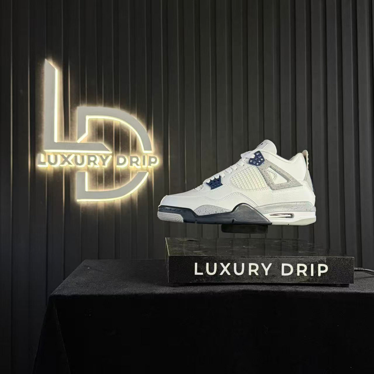 J4 RETRO MIDNIGHT NAVY