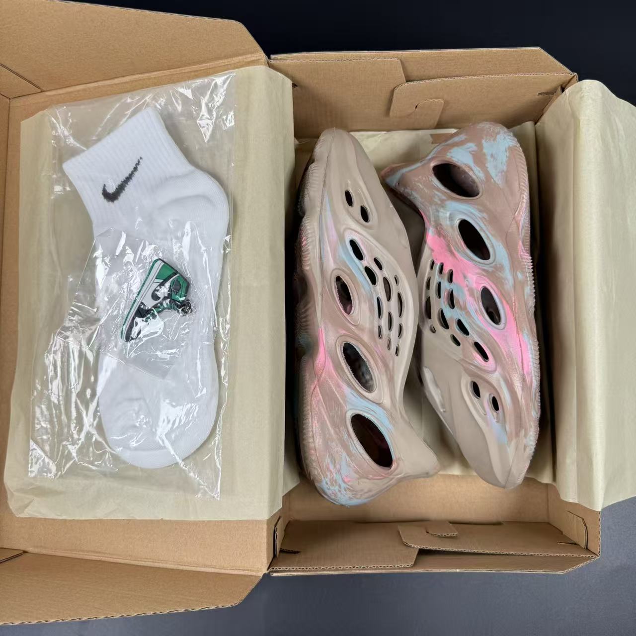 YEEZY FOAM RNNR MX SAND GREY