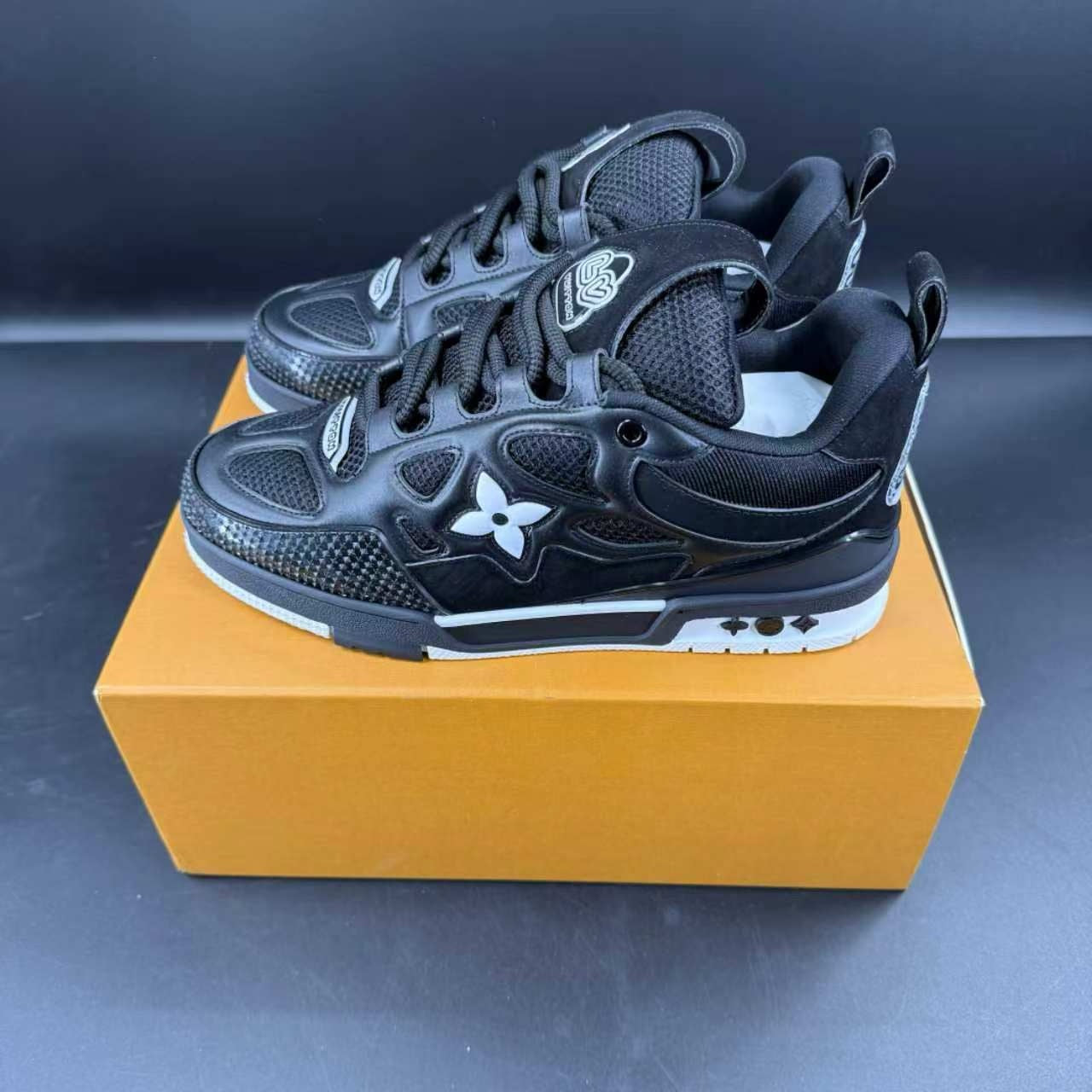 Skate Sneaker Black White