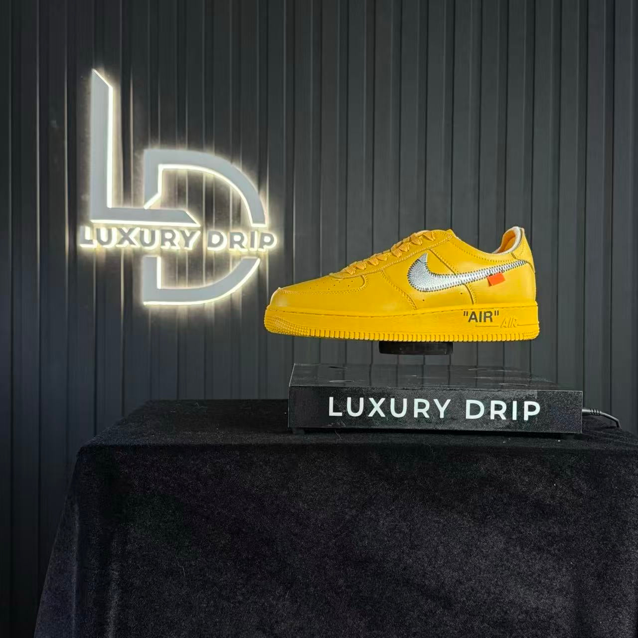 AF1 OFF-W. UNIVERSITY GOLD METALLIC SILVER