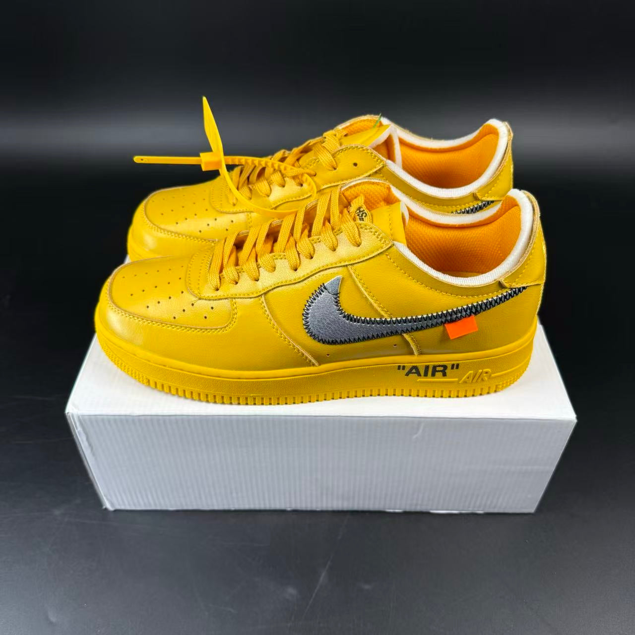 AF1 OFF-W. UNIVERSITY GOLD METALLIC SILVER