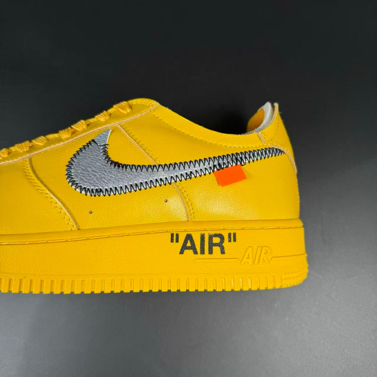 AF1 OFF-W. UNIVERSITY GOLD METALLIC SILVER