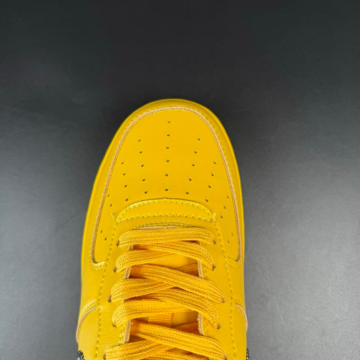 AF1 OFF-W. UNIVERSITY GOLD METALLIC SILVER