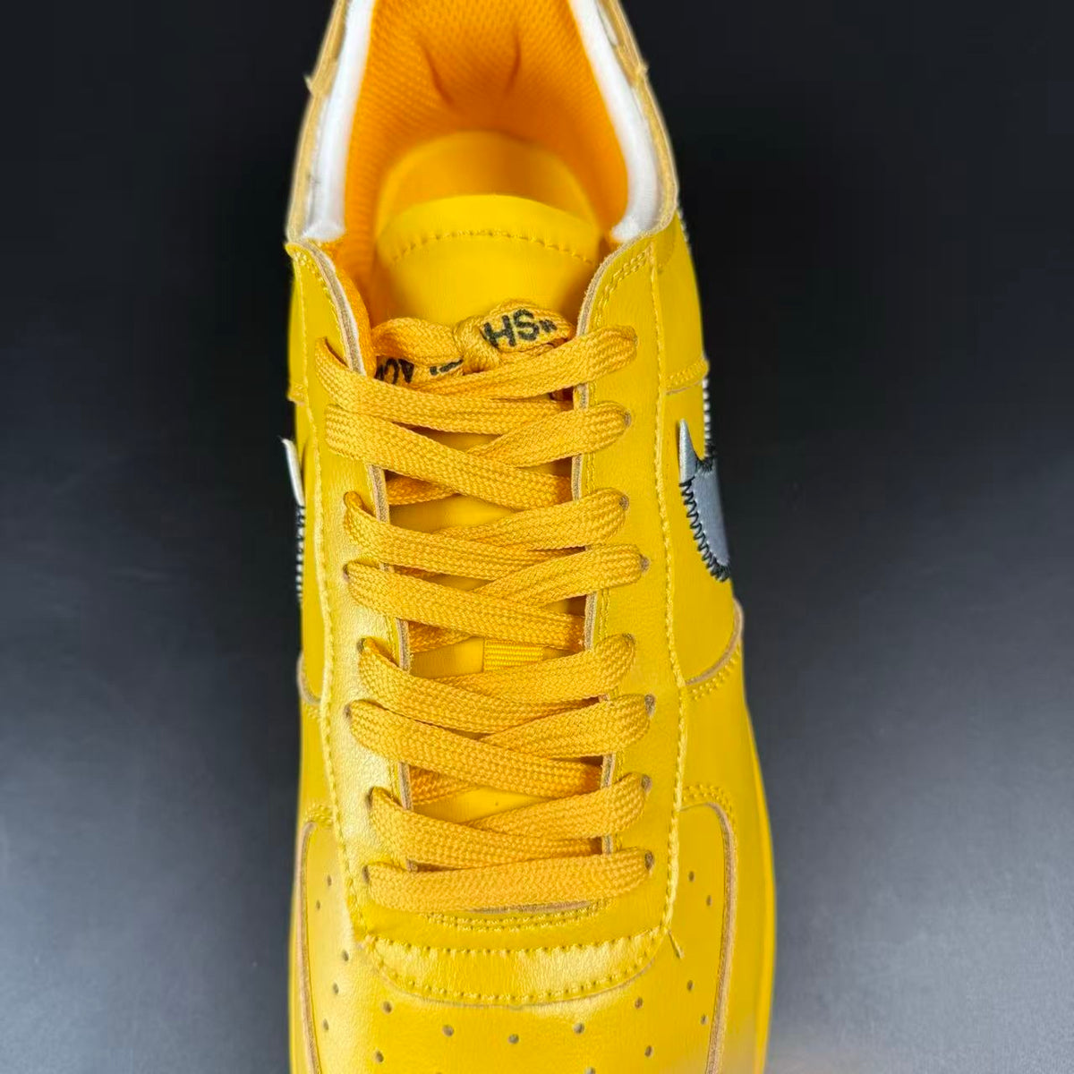 AF1 OFF-W. UNIVERSITY GOLD METALLIC SILVER