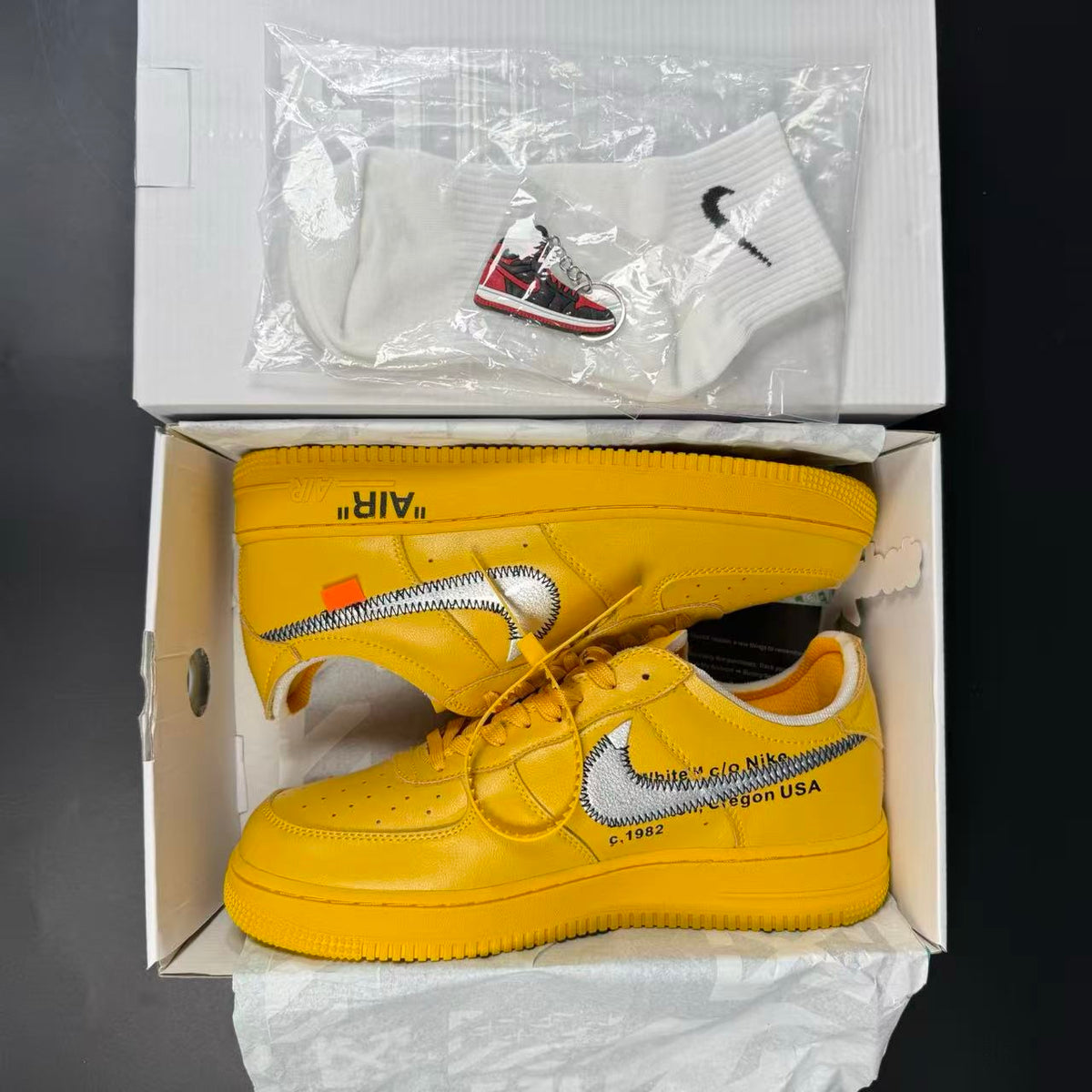 AF1 OFF-W. UNIVERSITY GOLD METALLIC SILVER