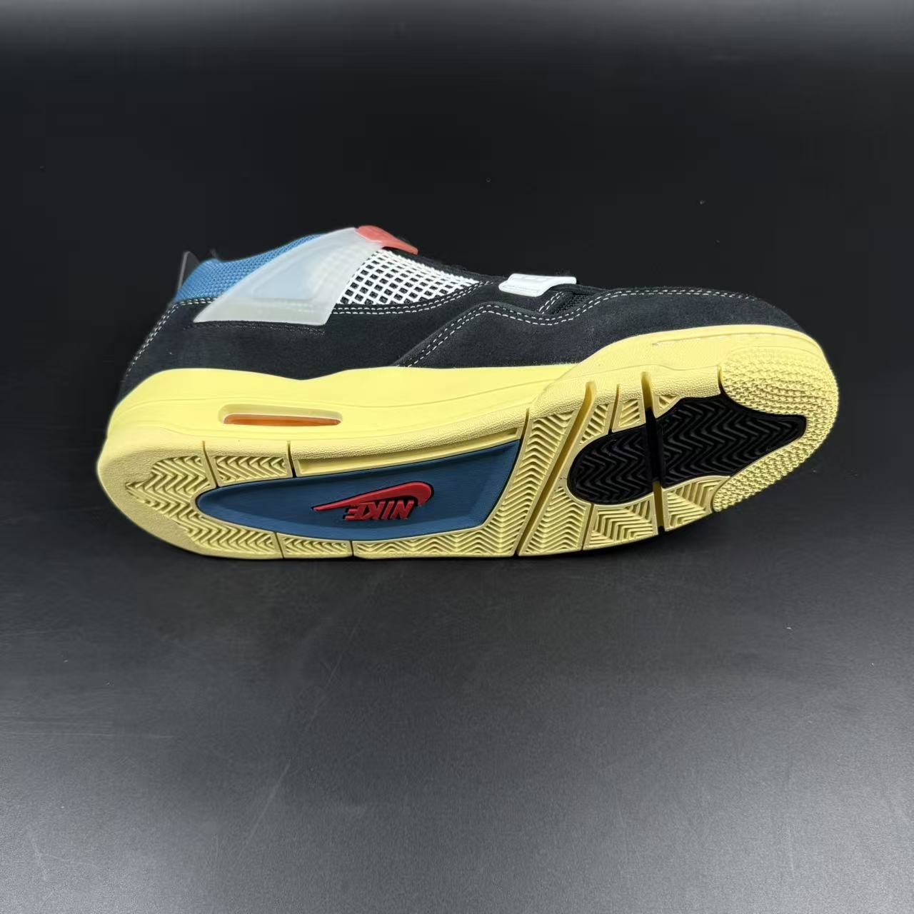J4 RETRO UNIO OFF NOIR