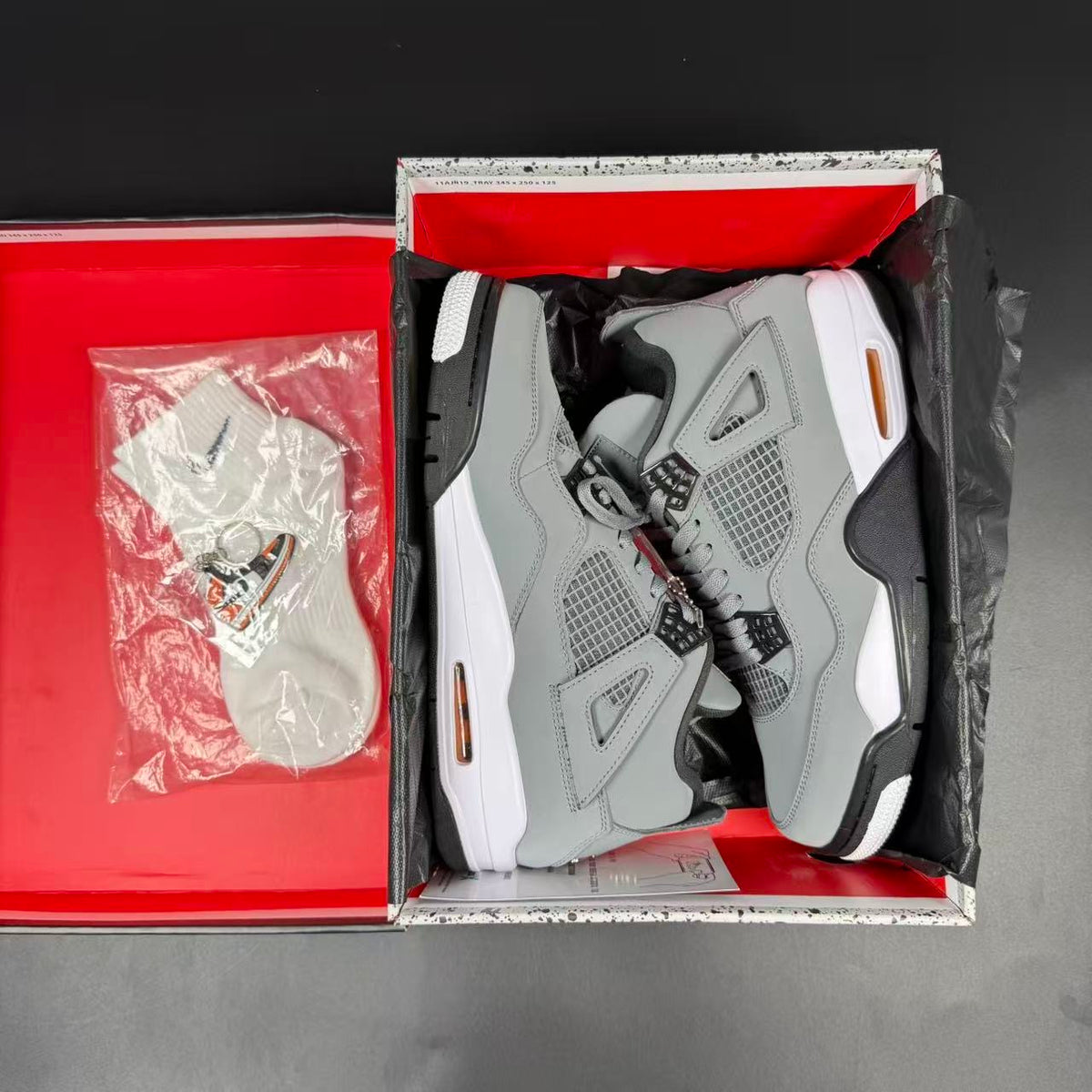 J4 RETRO COOL GREY