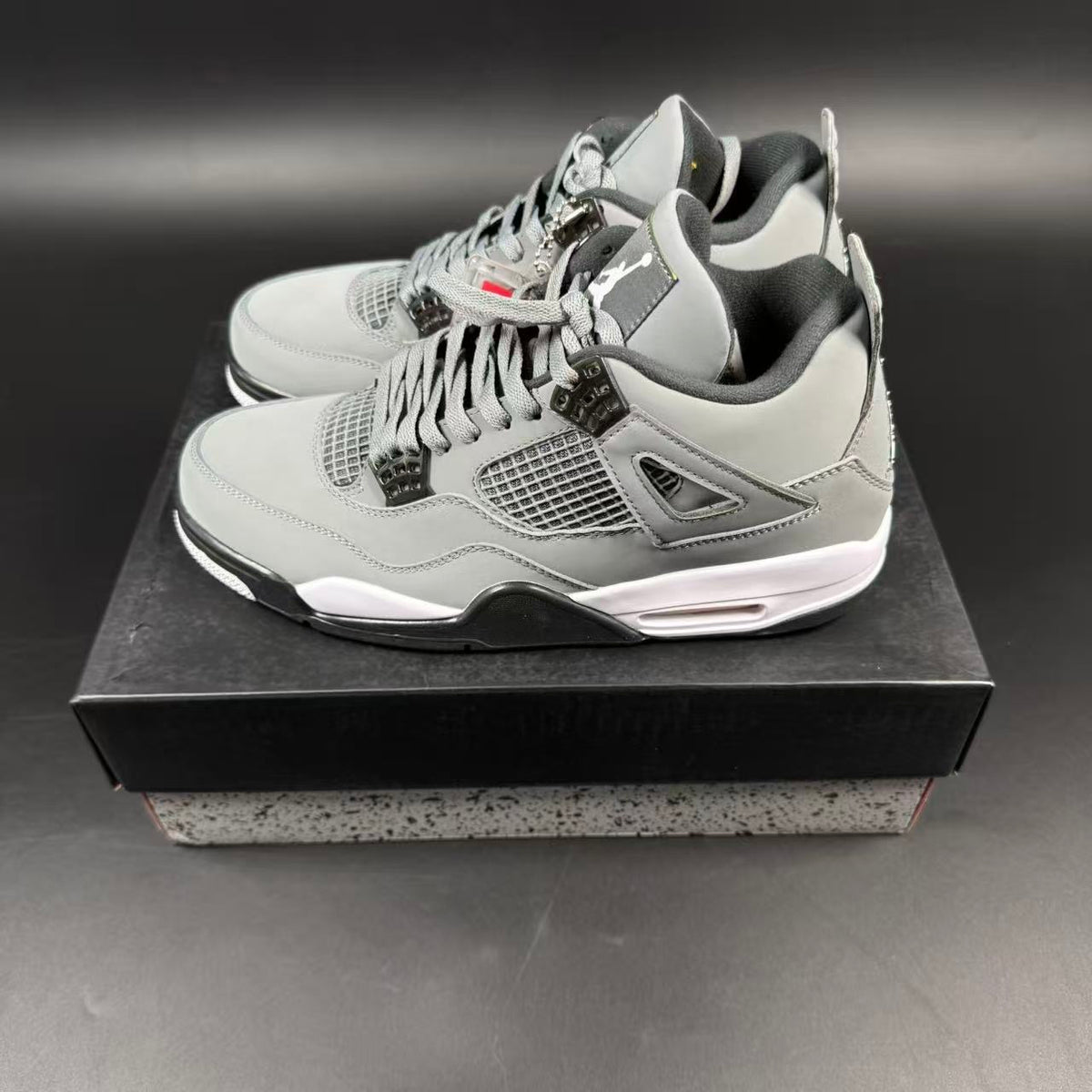 J4 RETRO COOL GREY