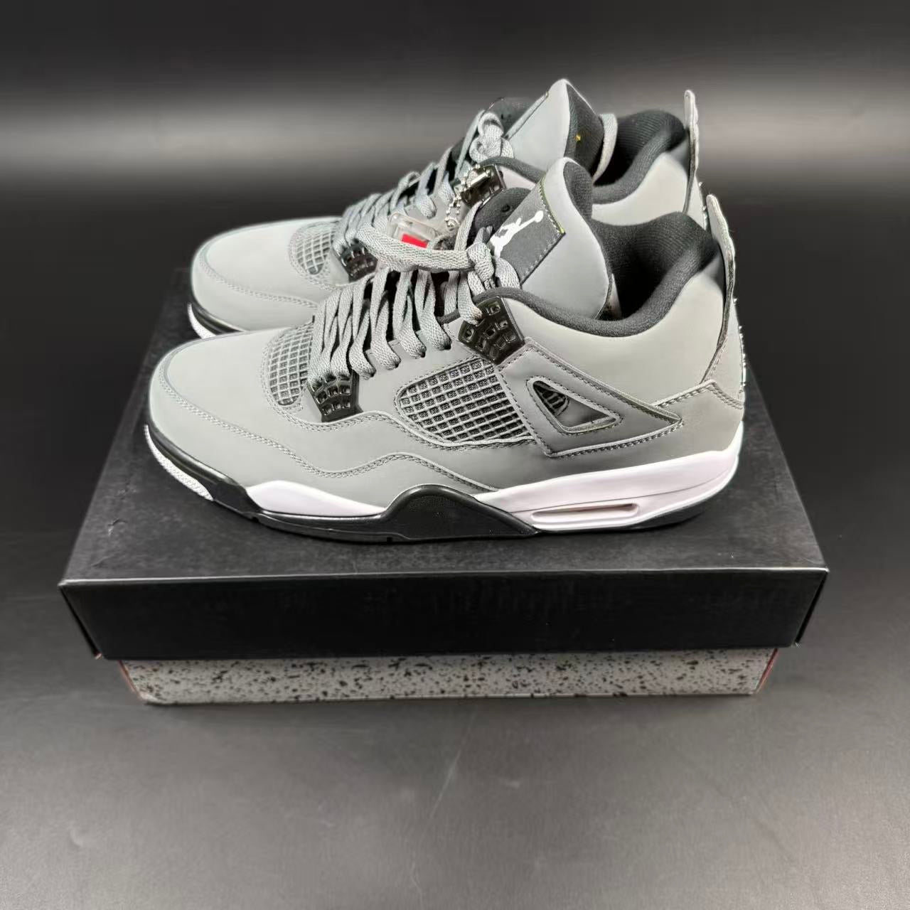 J4 RETRO COOL GREY