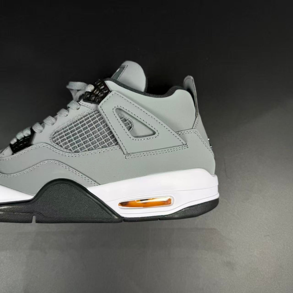 J4 RETRO COOL GREY
