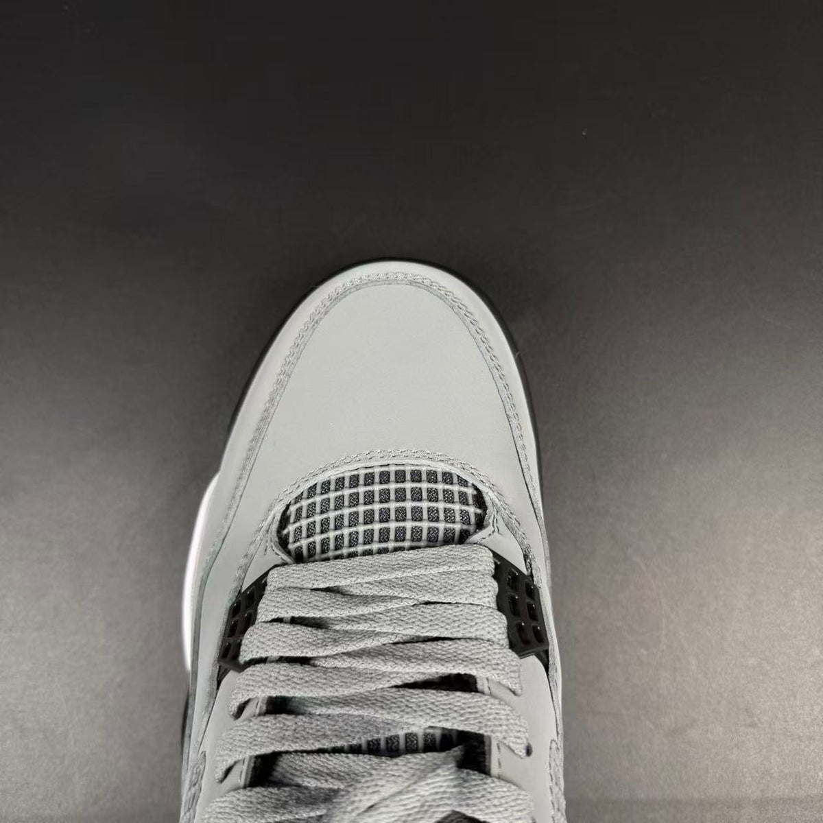 J4 RETRO COOL GREY