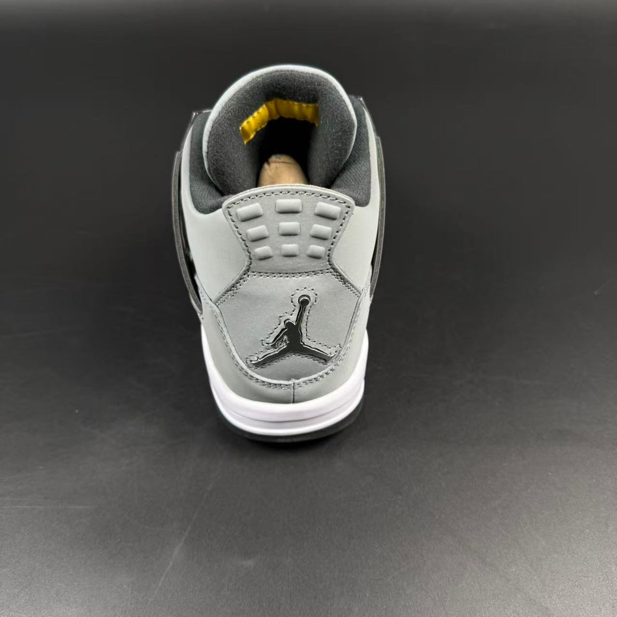 J4 RETRO COOL GREY