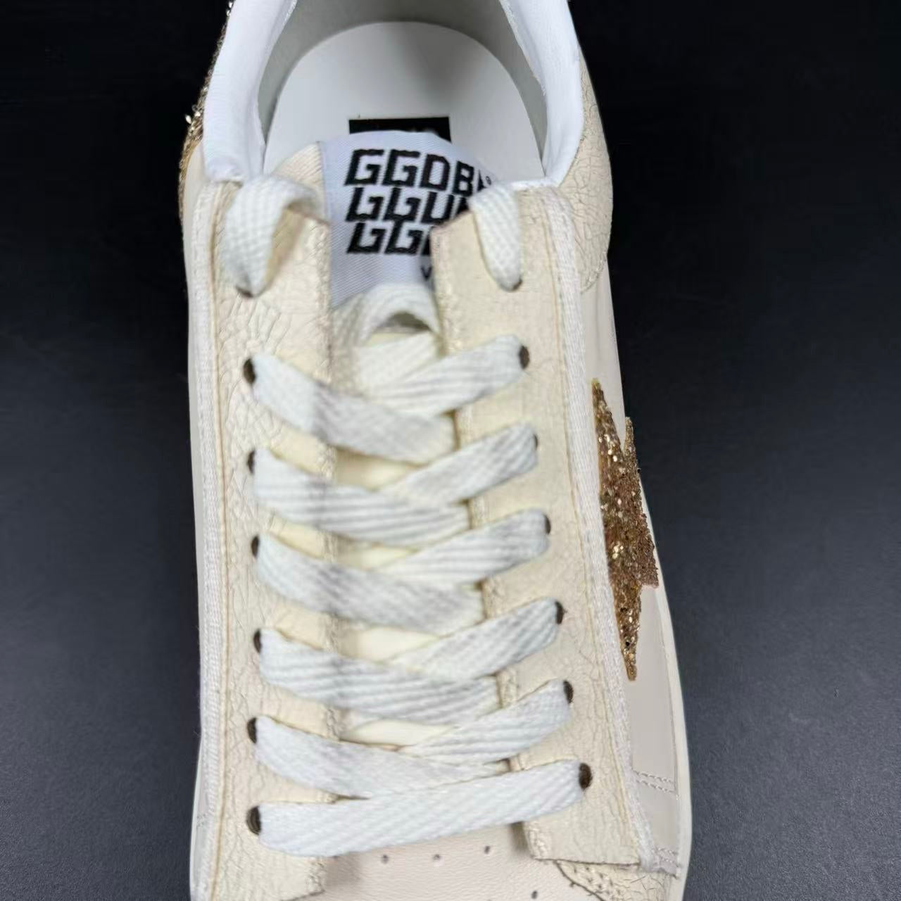 GOLDEN GOOSE