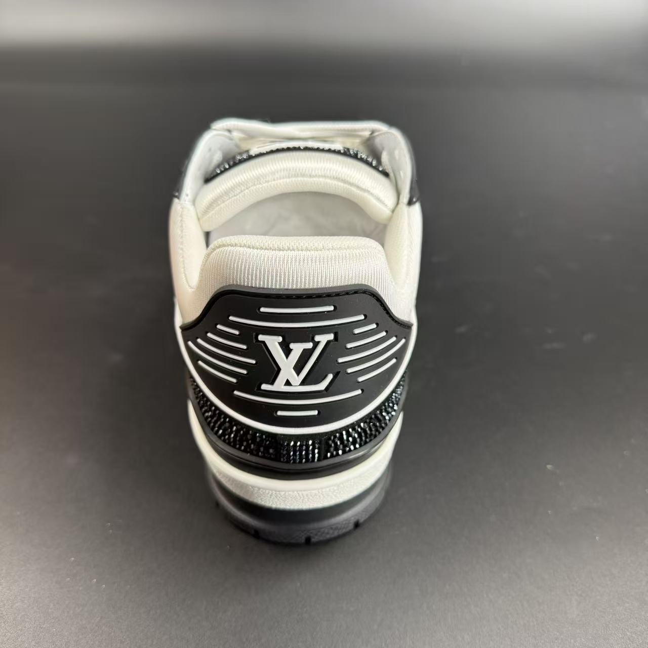 Trainer x Swarovski
