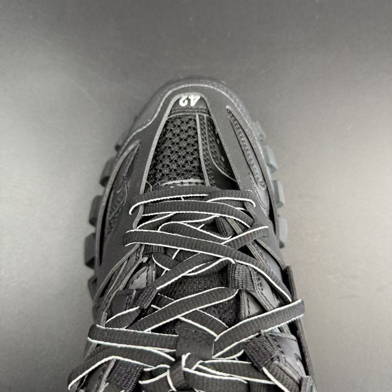 Track Black
