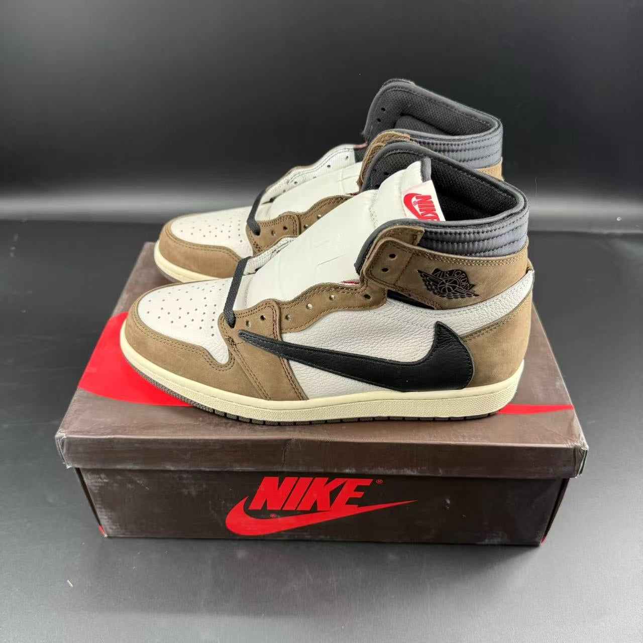 J1 RETRO HIGHT T. S.