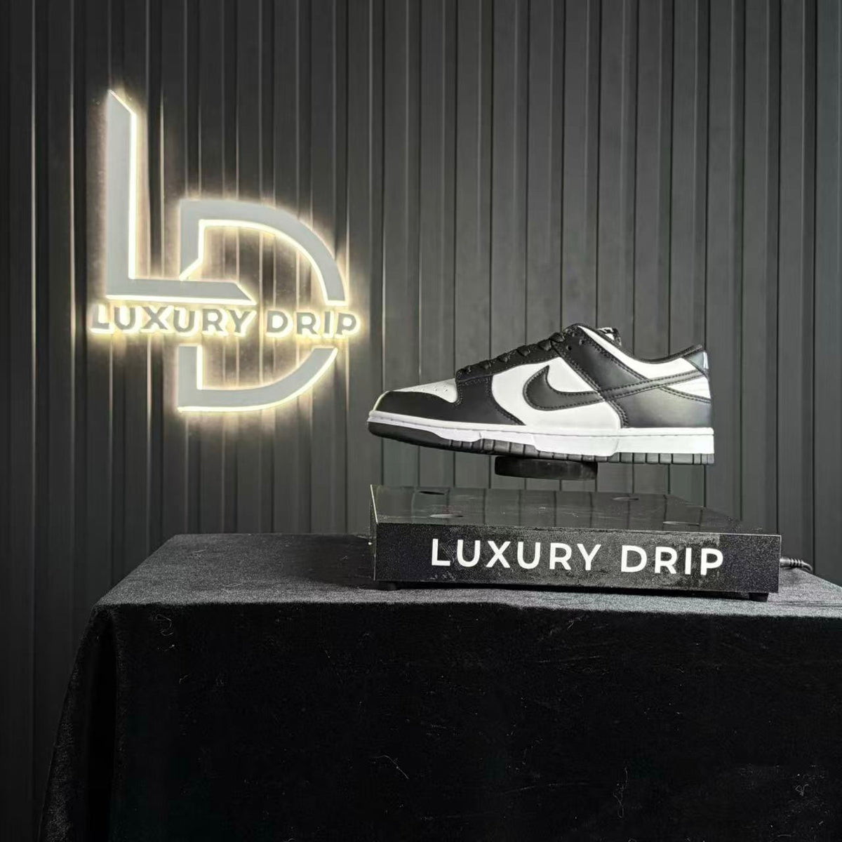 DUNK LOW NEXT NATURE WHITE BLACK