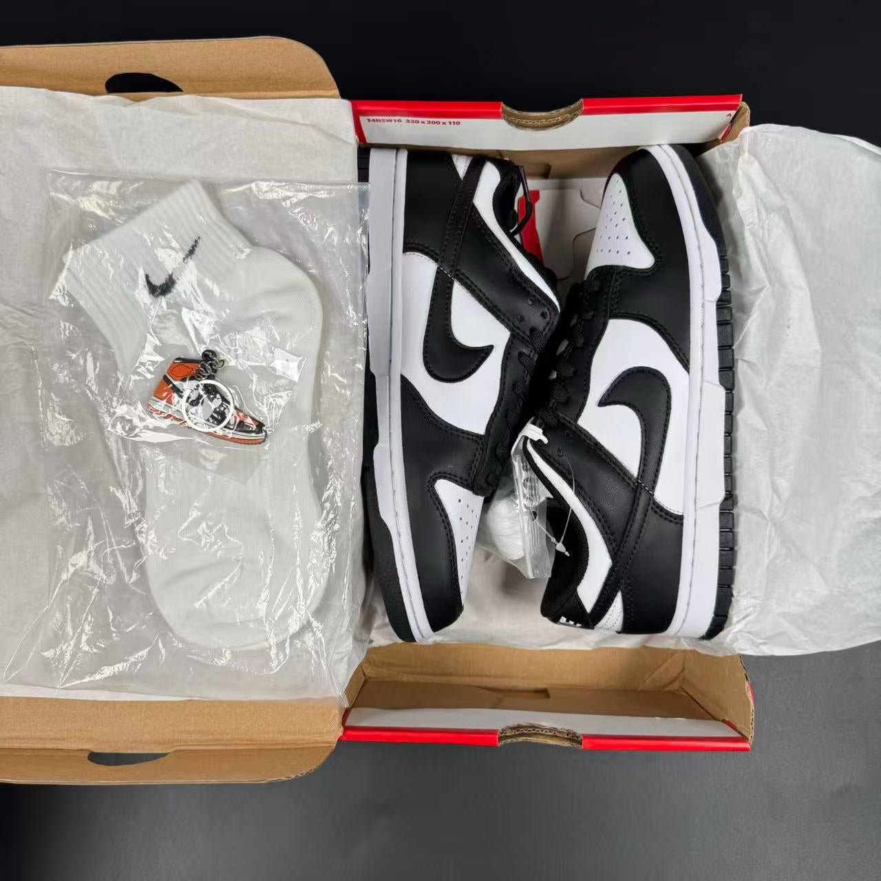 DUNK LOW NEXT NATURE WHITE BLACK