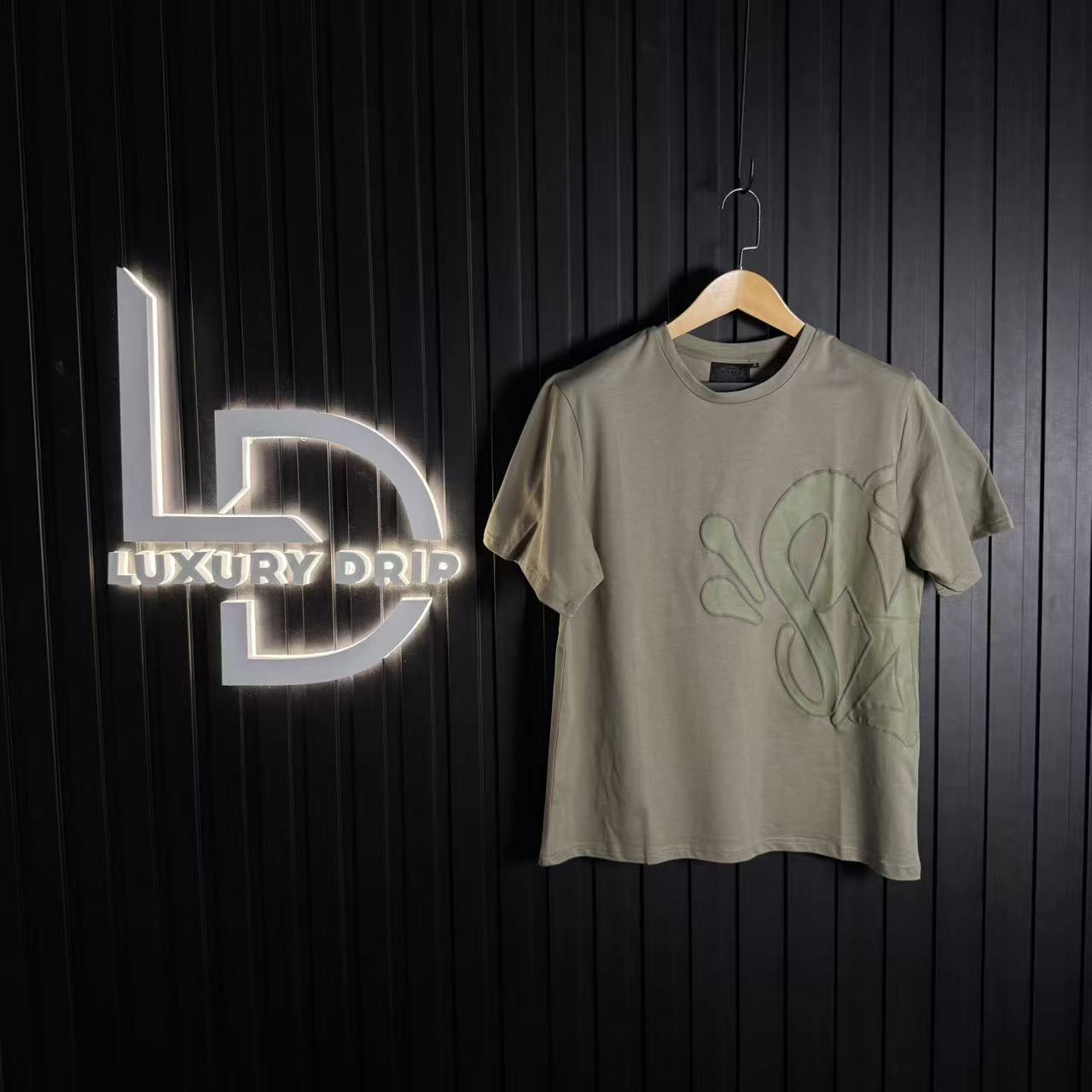 SYNA WORLD LOGO T-SHIRT – SHORT SET – SAGE/KHAKI