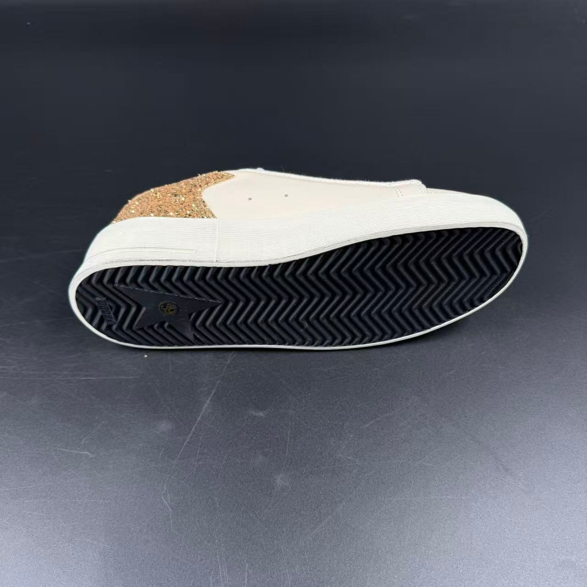 GOLDEN GOOSE