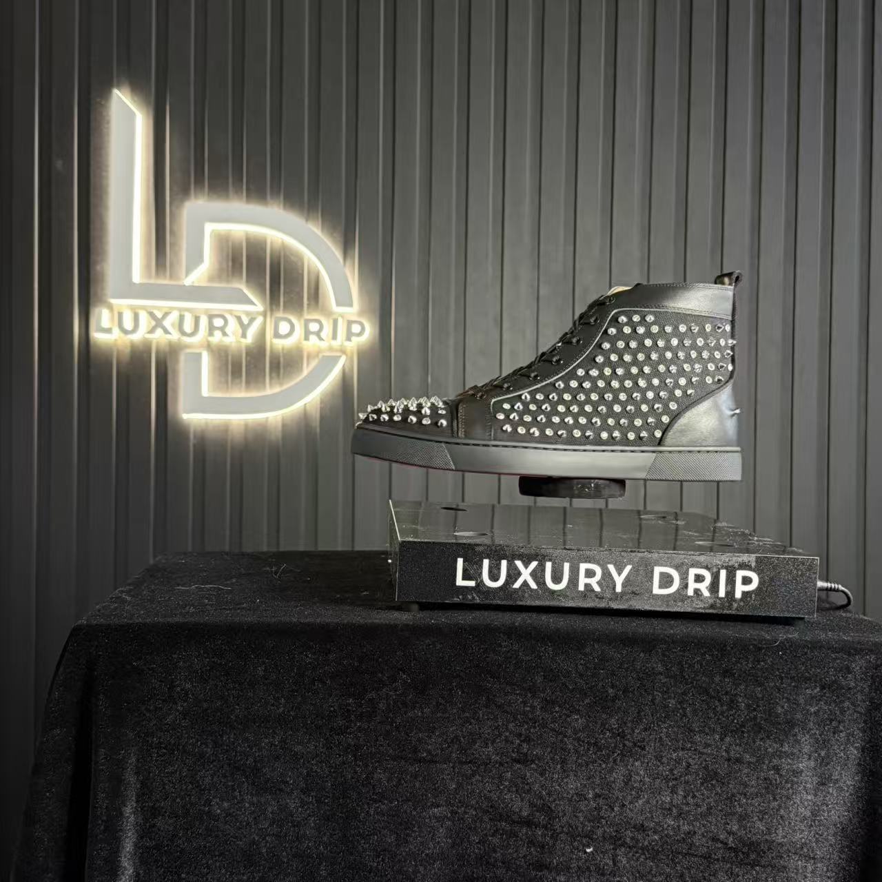 LBTN – Louis Canvas Lurex