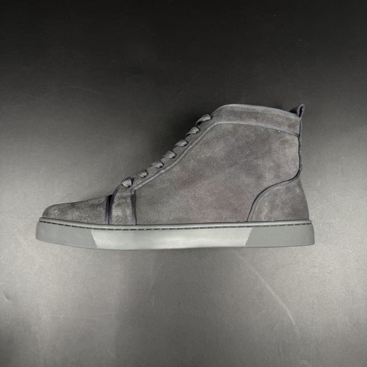 LBTN – Louis Suede
