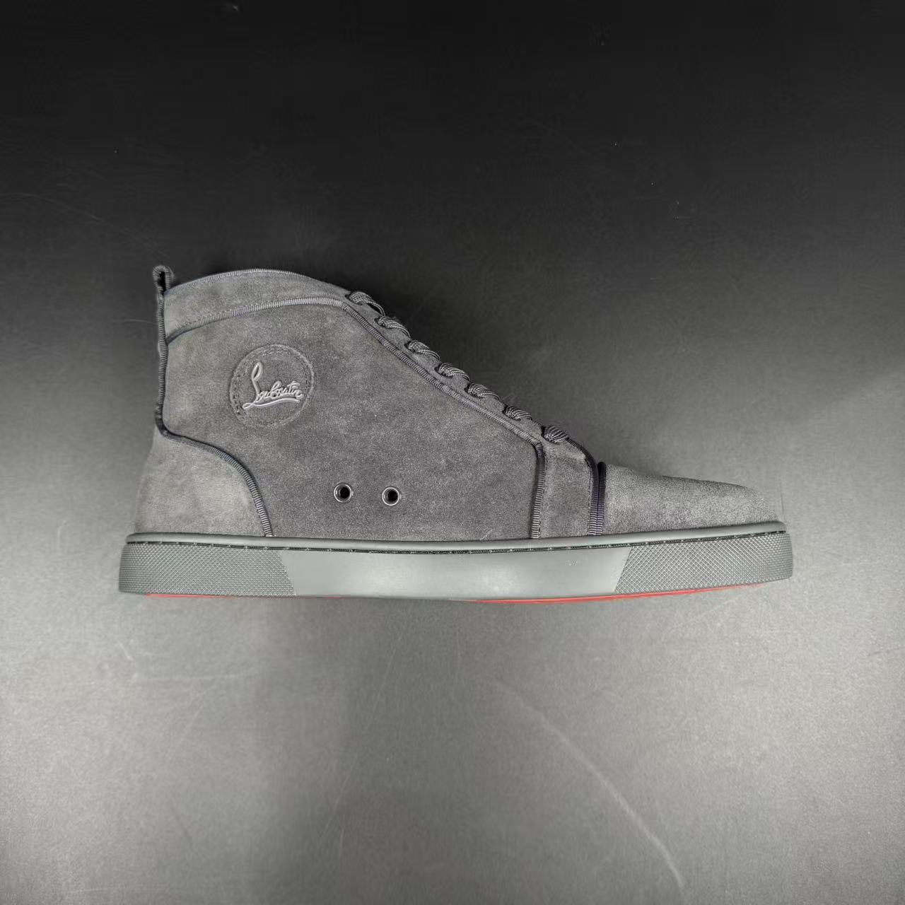 LBTN – Louis Suede