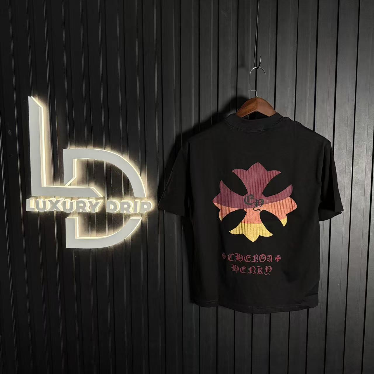 T-SHIRT