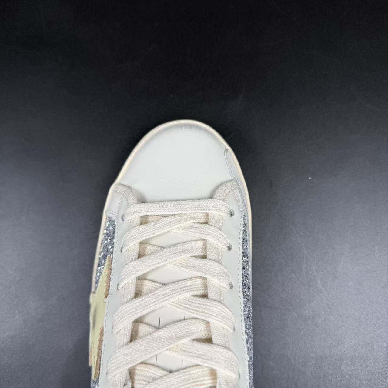 GOLDEN GOOSE