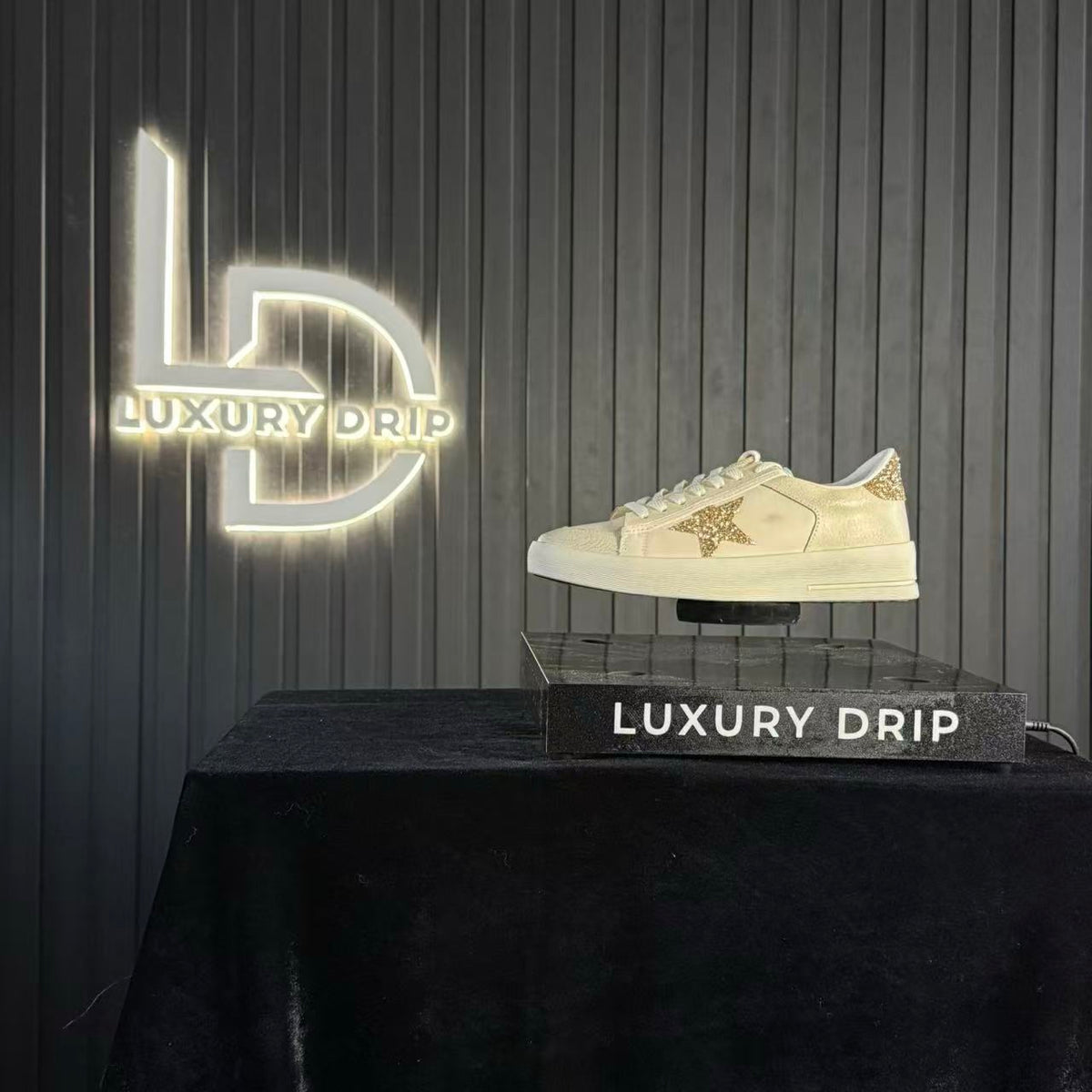 GOLDEN GOOSE