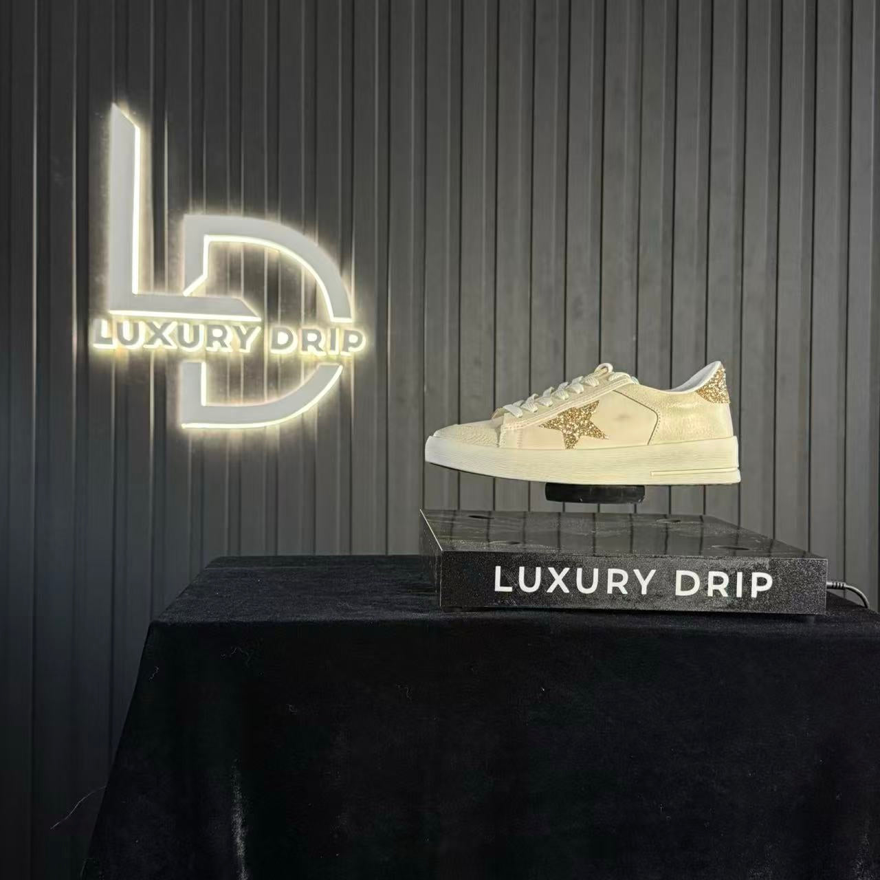 GOLDEN GOOSE