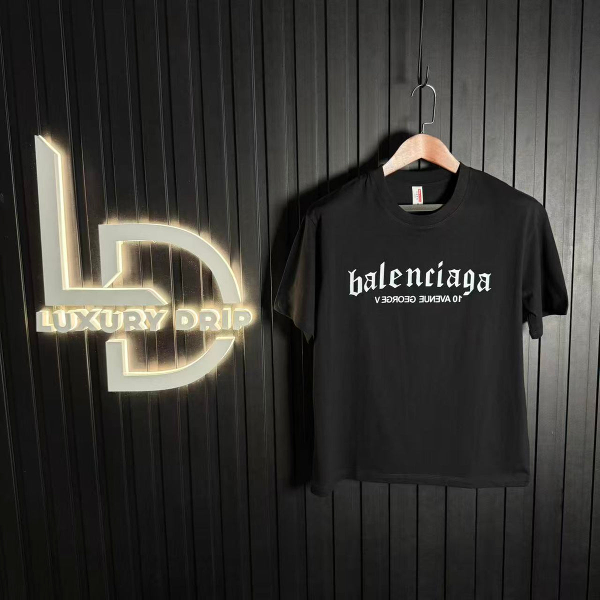 T-SHIRT