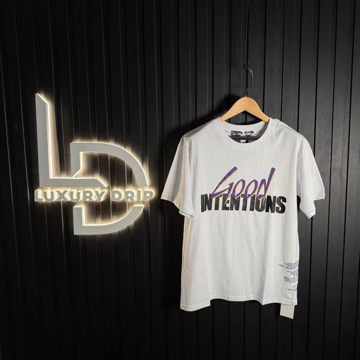 V T-SHIRT