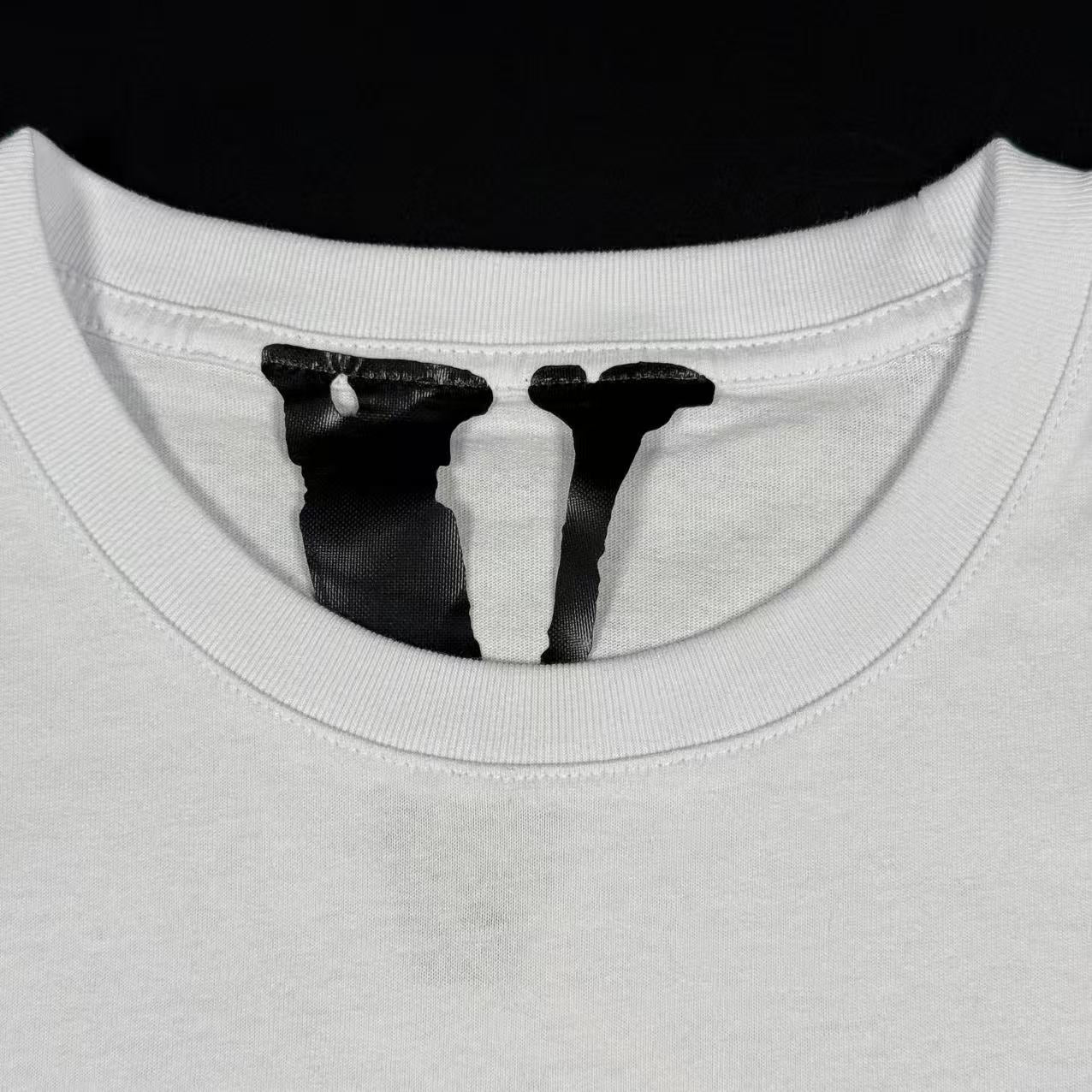 V T-SHIRT
