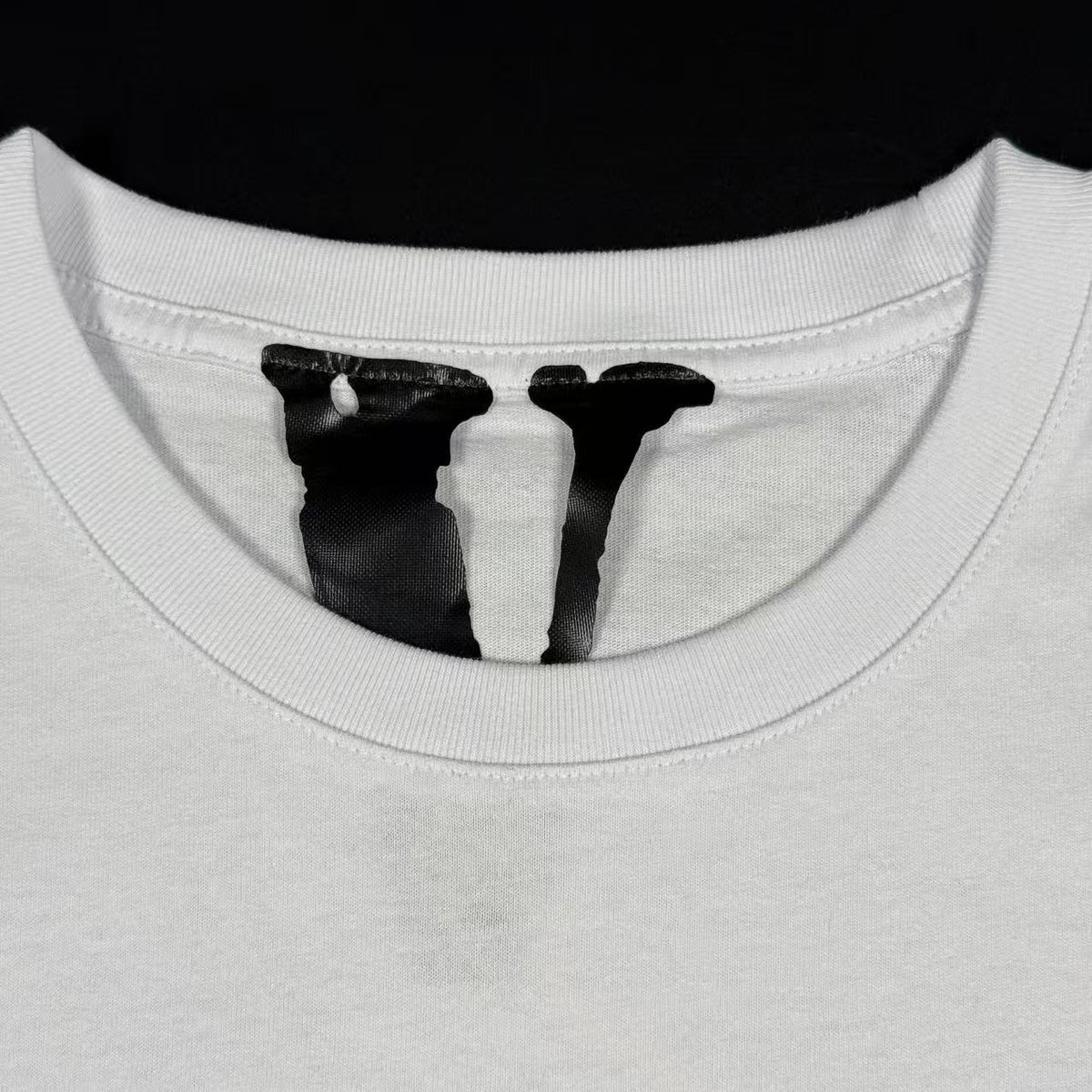 V T-SHIRT