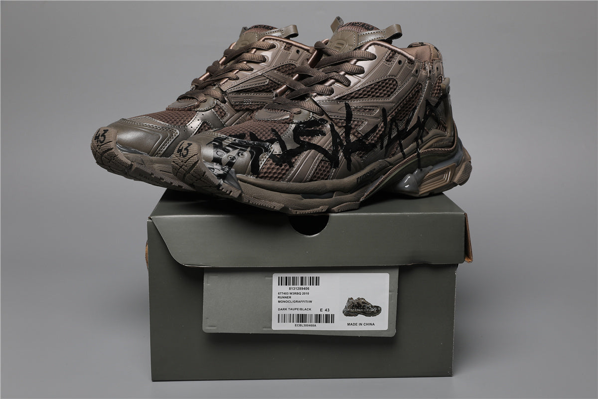 Balenciaga Runner Sneakers Dark Taupe Graffiti – Uomo Donna | Taglie 35–46