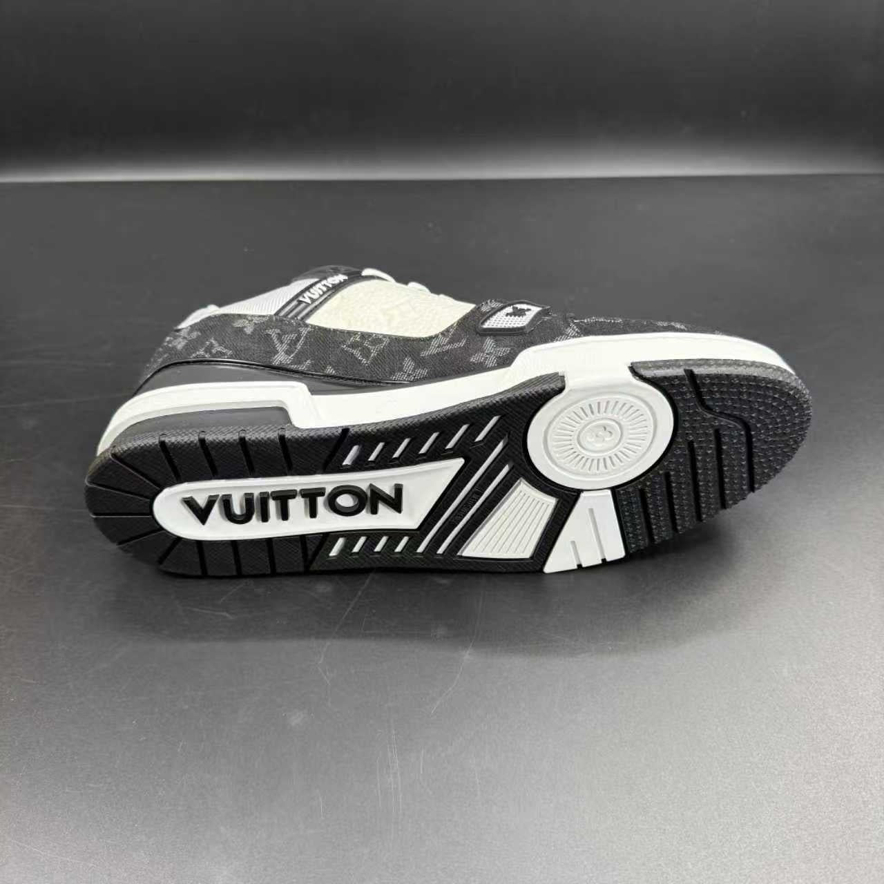 LV TRAINER – SIZE 36