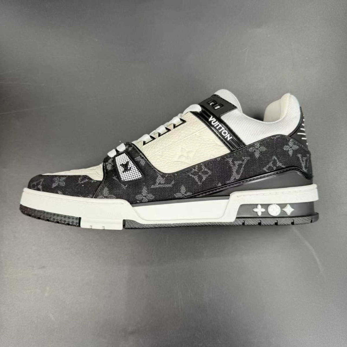 LV TRAINER – SIZE 36