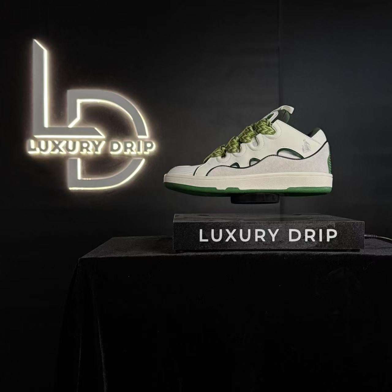 Curb White Green
