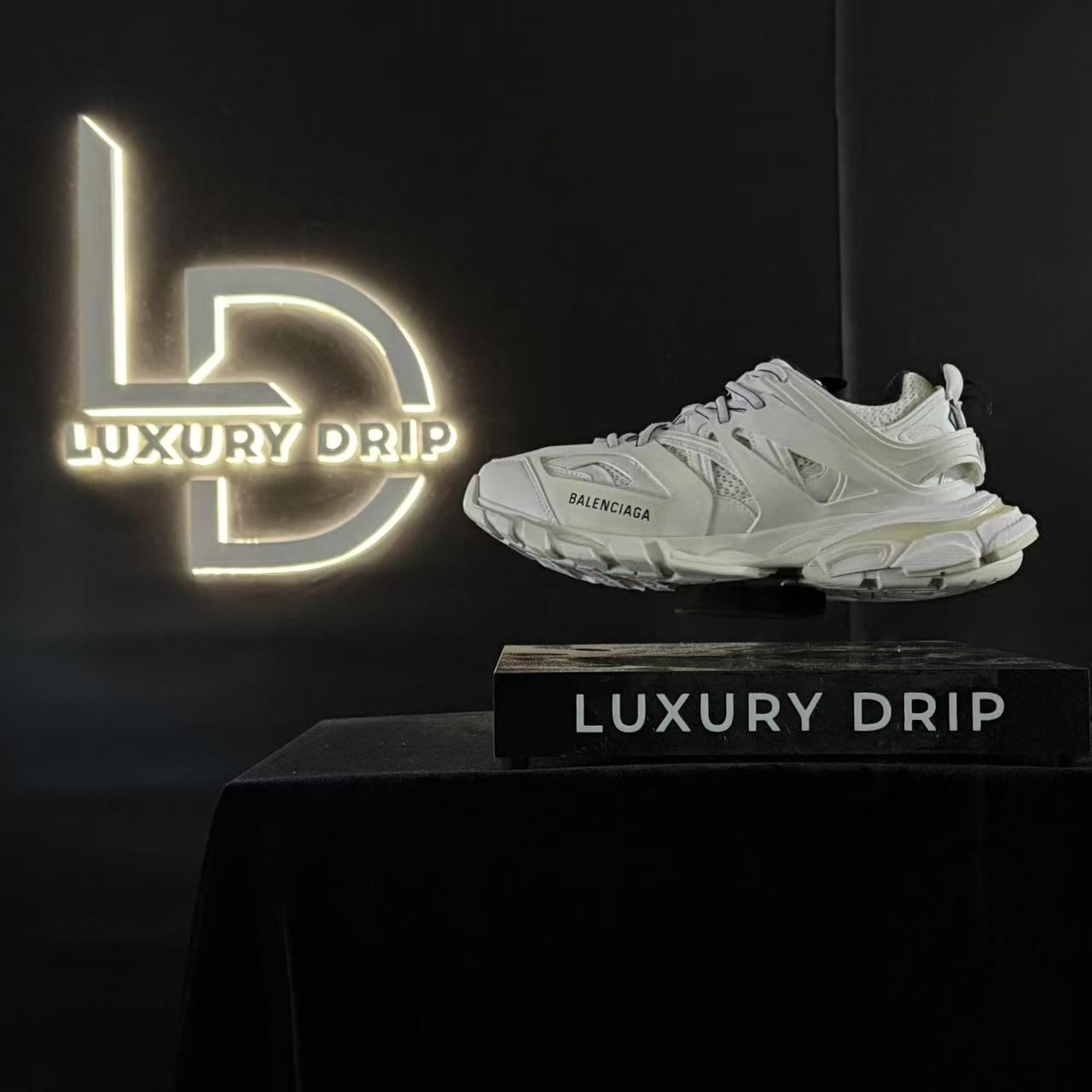 Track White