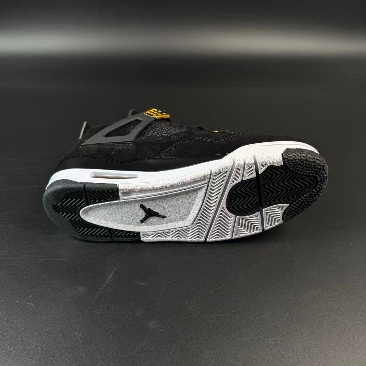 J4 RETRO ROYALTY