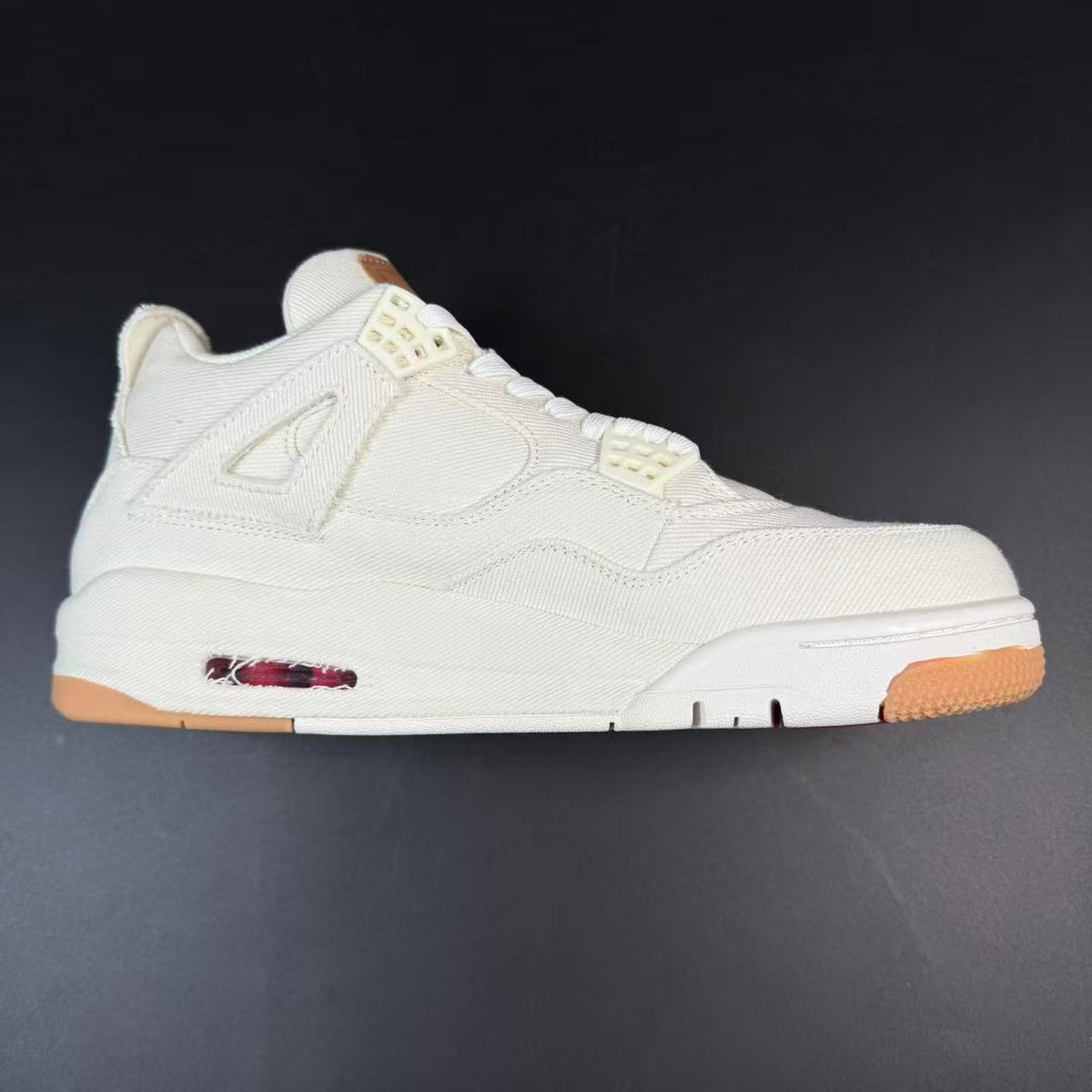 j4 RTR LEVIS