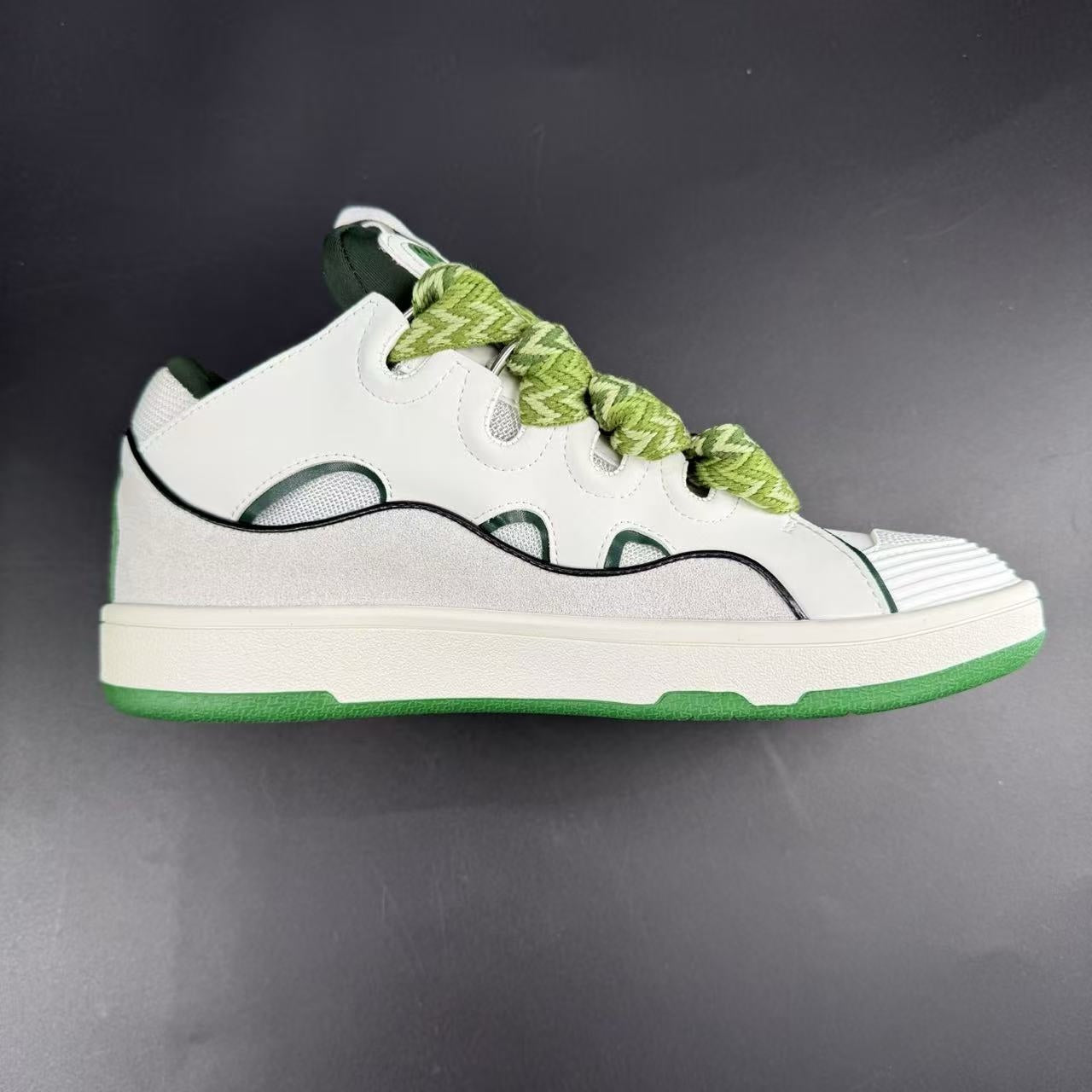 Curb White Green