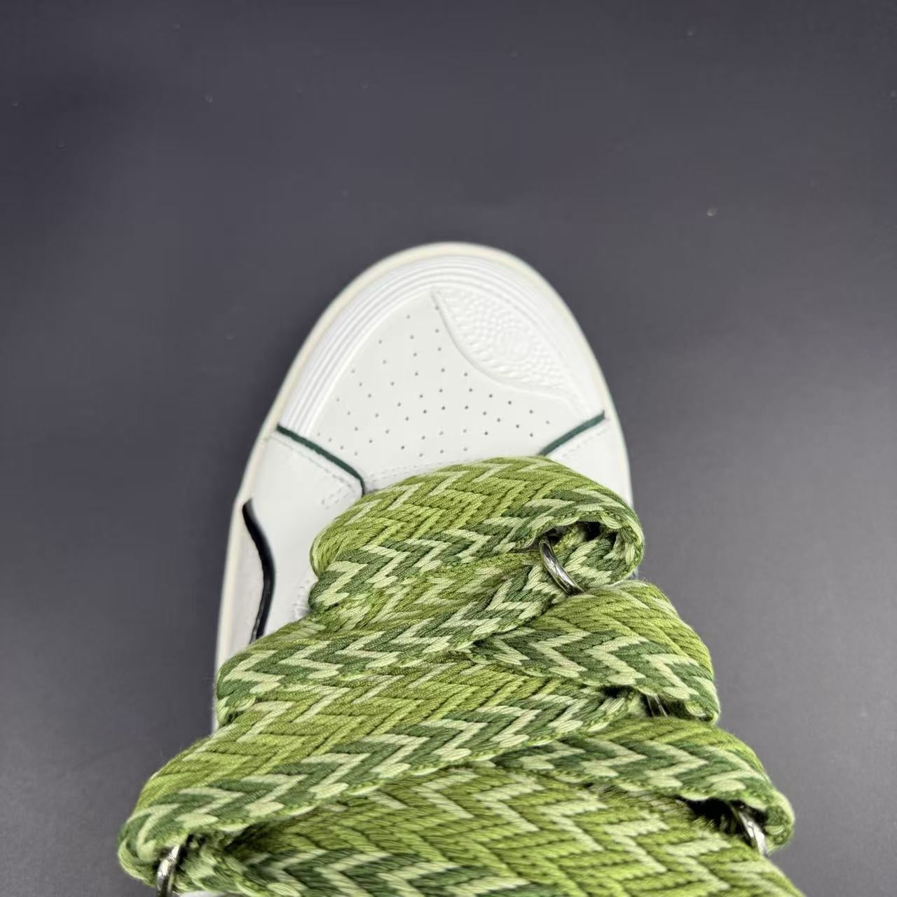 Curb White Green