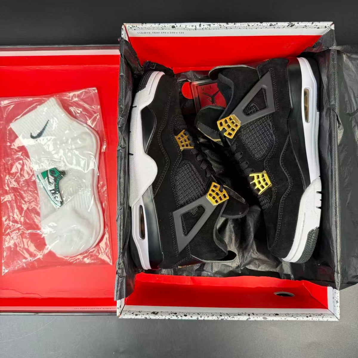 J4 RETRO ROYALTY