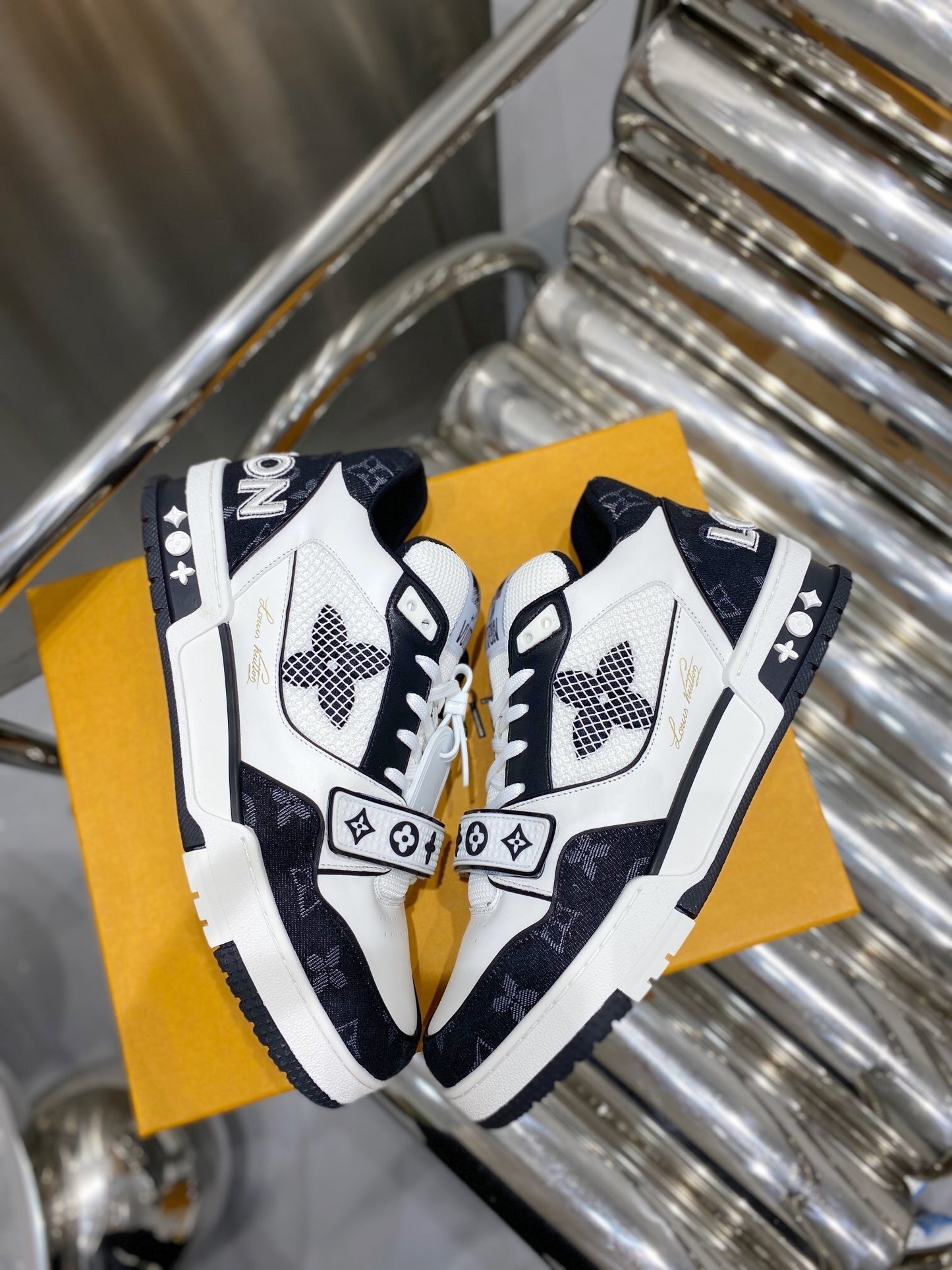 Louis Vuitton Trainer Sneakers – Tutte le Colorazioni