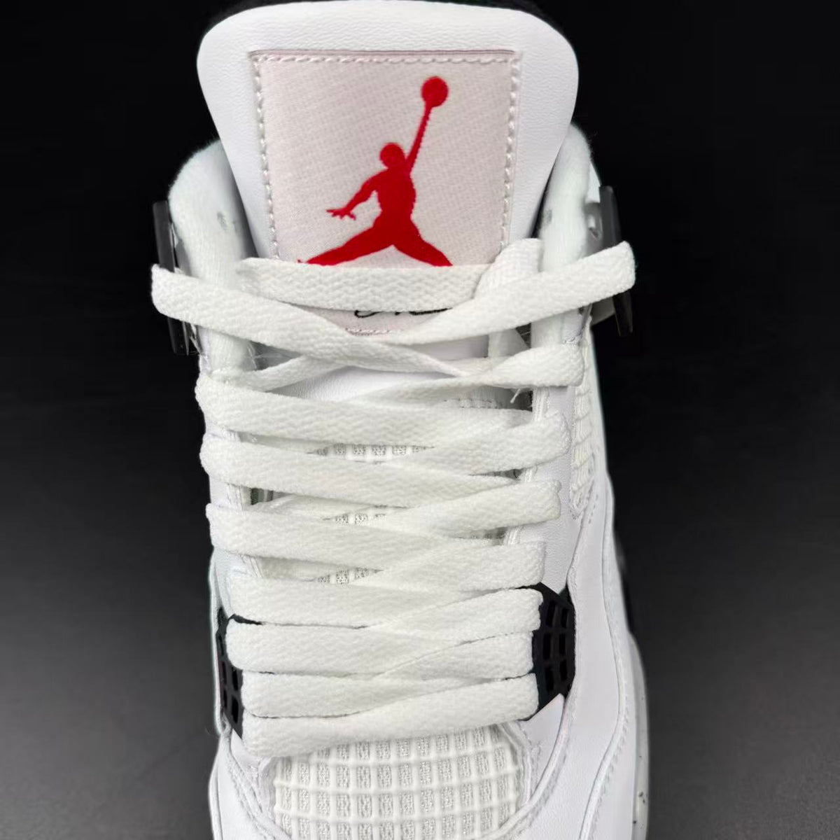 J4 RETRO WHITE CEMENT