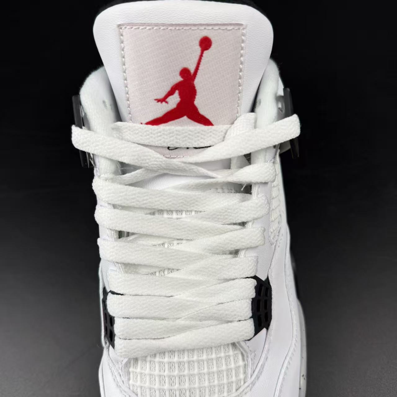 J4 RETRO WHITE CEMENT