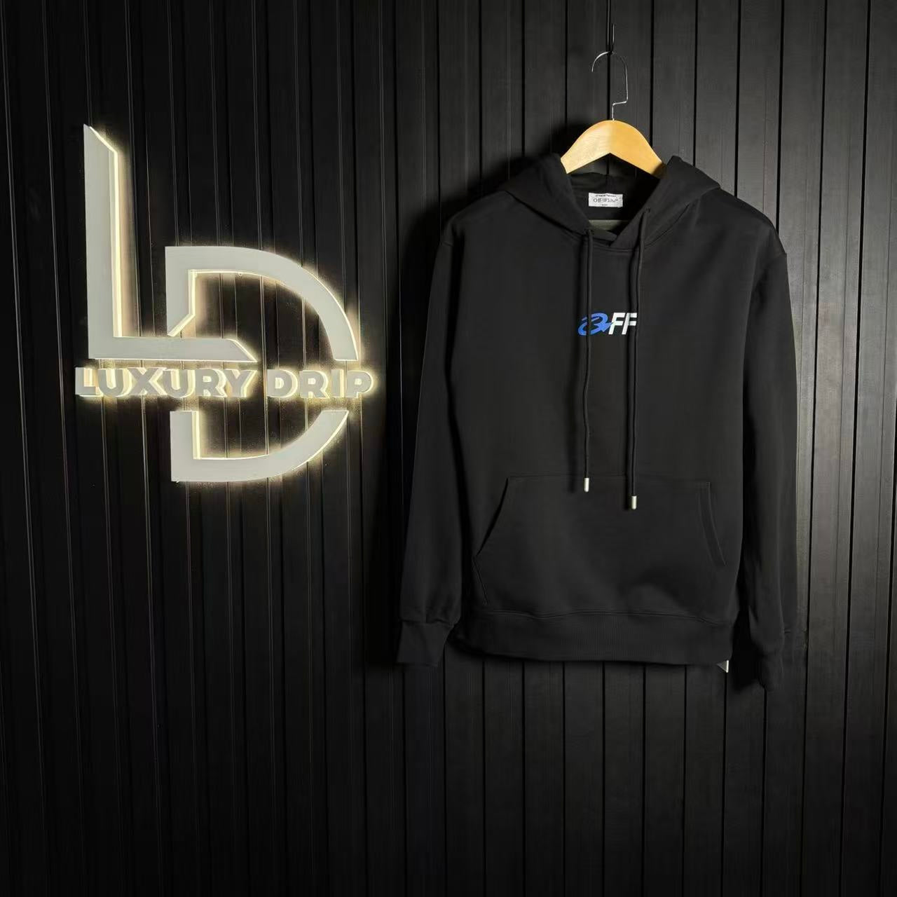 HOODIE – OFF-W.
