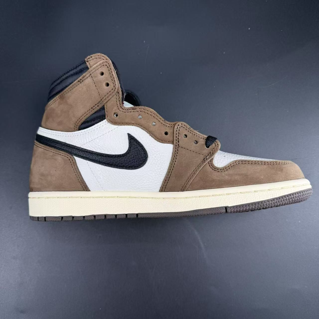 J1 RETRO HIGHT T. S.